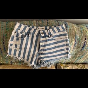Roxy high waisted jean shorts size 25